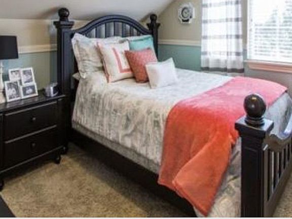 Upstairs bedroom 