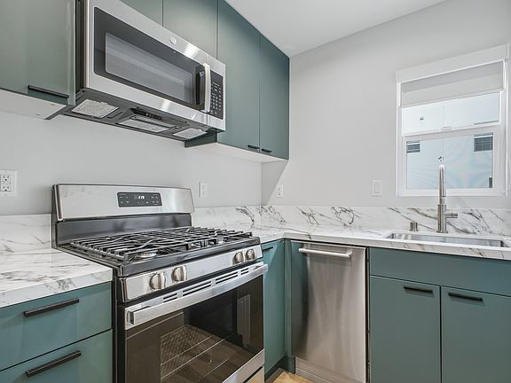 2nd image of 1429 Edgecliffe Dr #1429