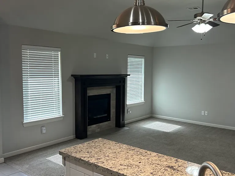2400 Santa Monica St — Photo 12