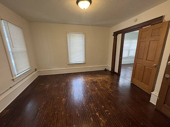 4th image of 405 Queen Ave N Unit 2