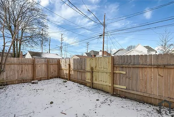 558 E Whittier St — Photo 15