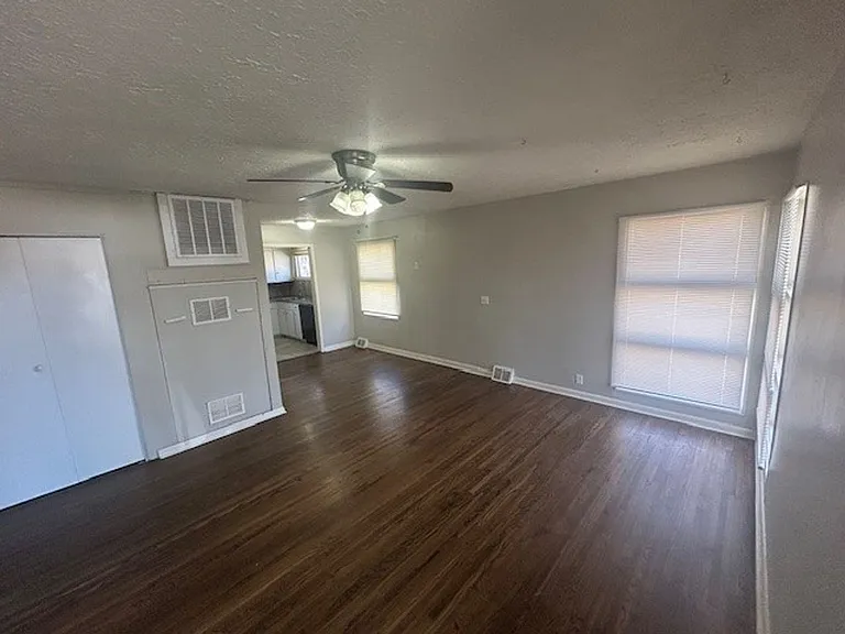 2721 S Minnesota Ave — Photo 17