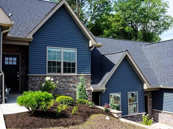 101 Hemingway Ln, Coraopolis, PA 15108