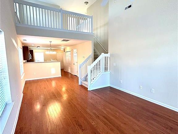 5th image of 311 Robyns Glen Cir