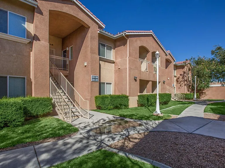 Plumtree Apartments — Photo 8