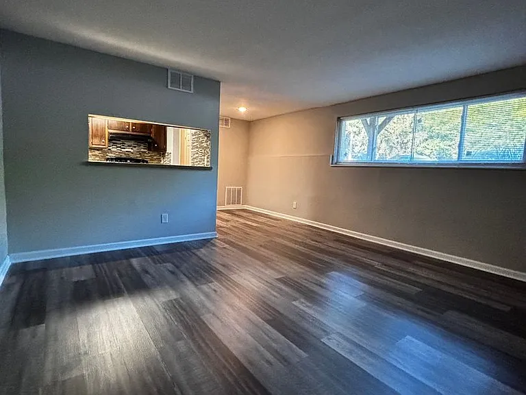 Flowerdale Apartments — Photo 11