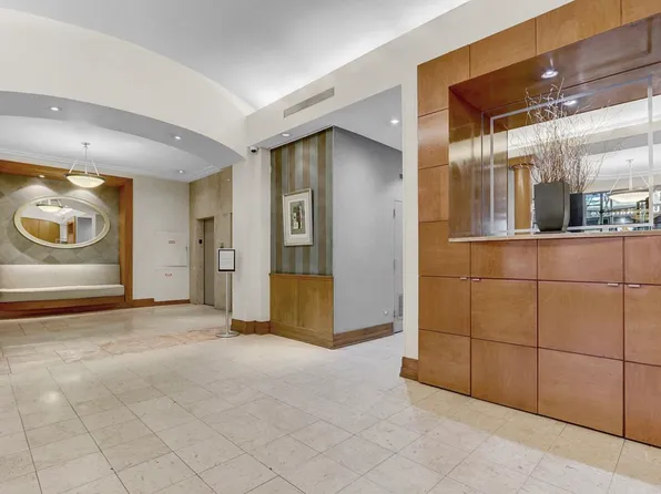 301 East 48th Street image 17 of 20