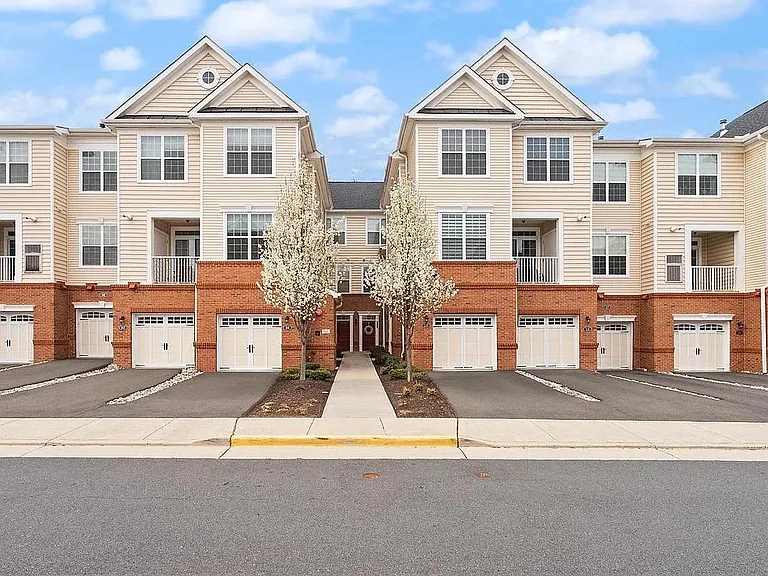 23235 Milltown Knoll Sq #110 — Photo 2