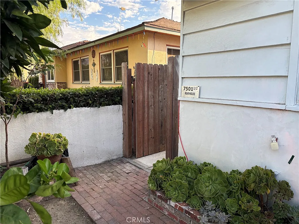 2 bed, 700 sqft, $2,650 — Photo 2