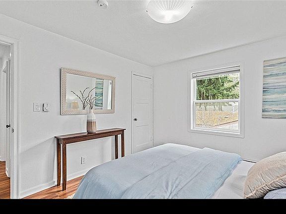 4th image of 14050 Lenora Pl N #A