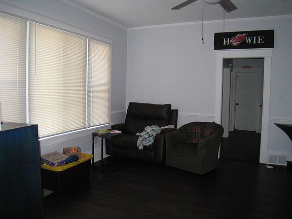 3rd image of 1473 Montgomery Ave