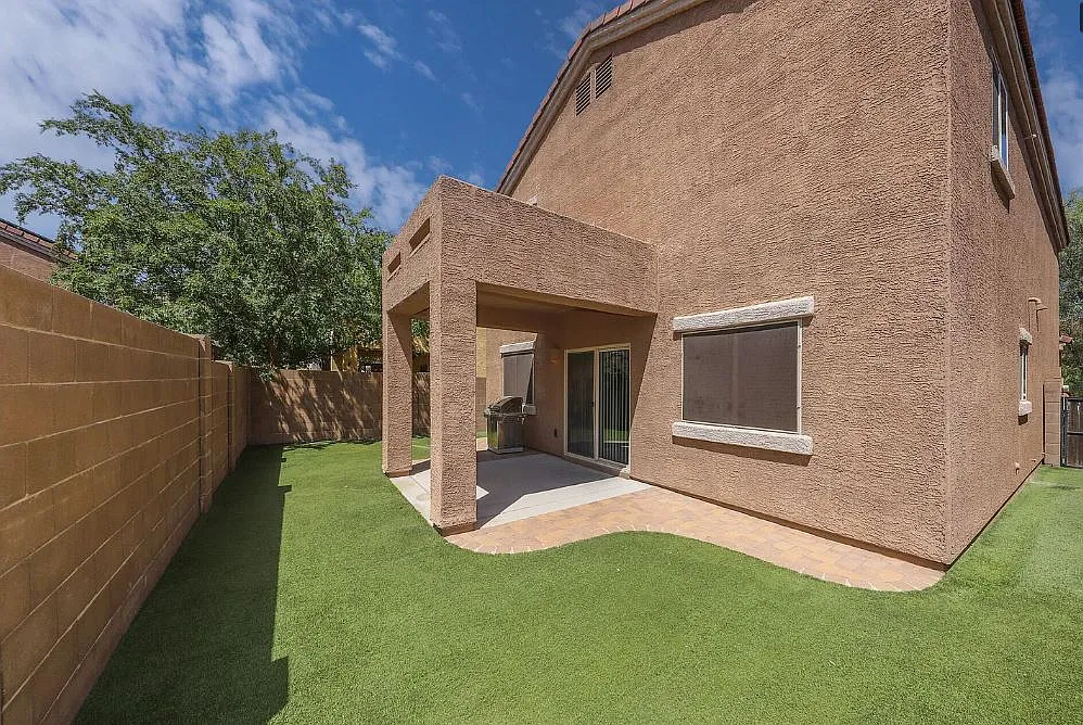 4 bed, 2473 sqft, $2,500 — Photo 2