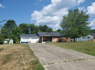 11812 Midland Trail Rd, Ashland, KY 41102