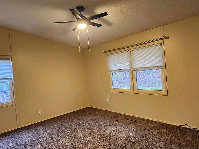 209 Woods Edge Ln — Photo 15