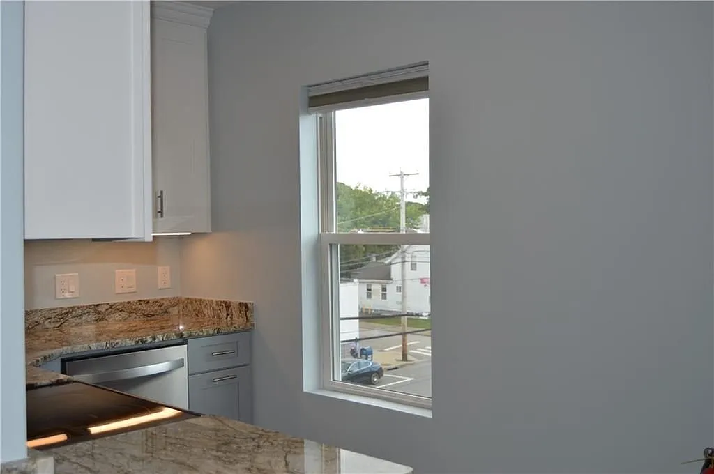 1 bed, 1.0 bath, 420 sqft, $1,200 — Photo 2