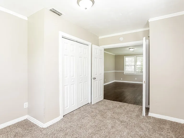 3037 Columbus Ave — Photo 9