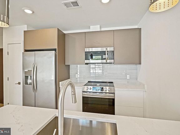 Gourmet kitchen