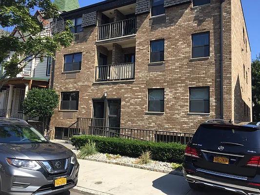 Rented by FAR Property Management | media 35