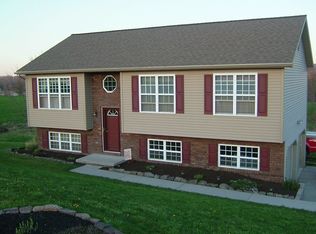 6124 Gregory Rd, Spring Grove, PA 17362