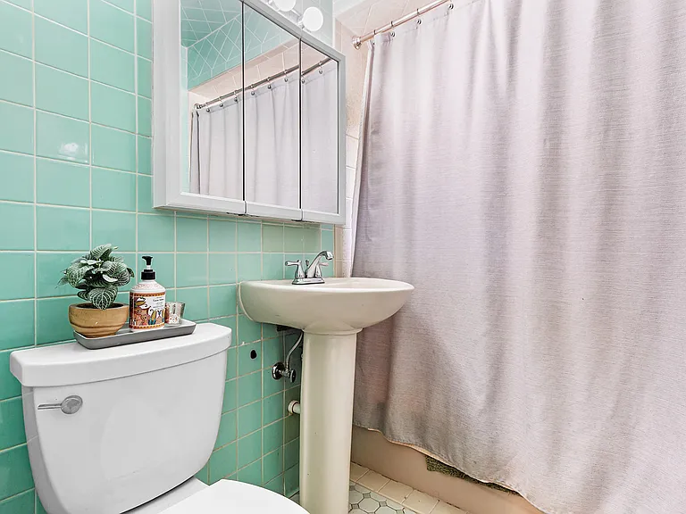 8 Halsey Ln — Photo 12