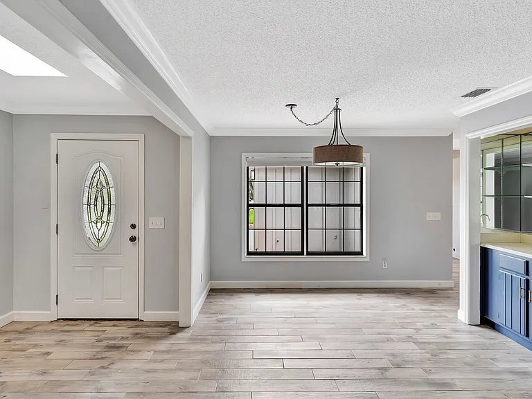 121 Prestwick Cir — Photo 13