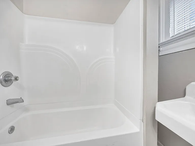 614 Heidt St — Photo 22