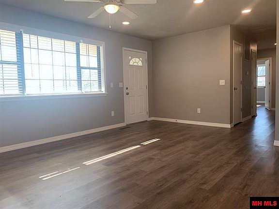 4th image of 228 W Houser Ave