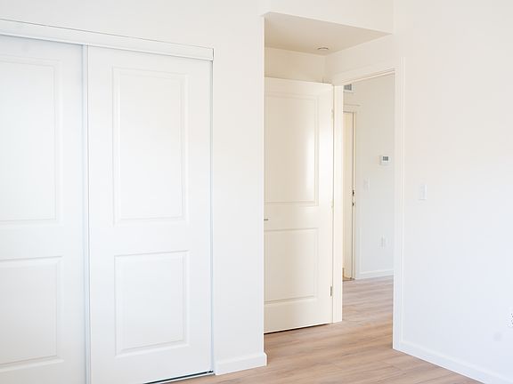 5th image of 5259 Lexington Ave #1