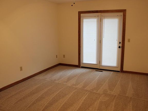 4th image of 430 Jamestown Cir