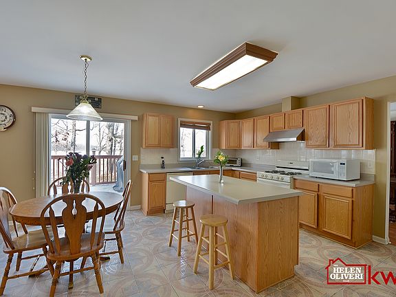 5th image of 12 W Tall Oak Dr