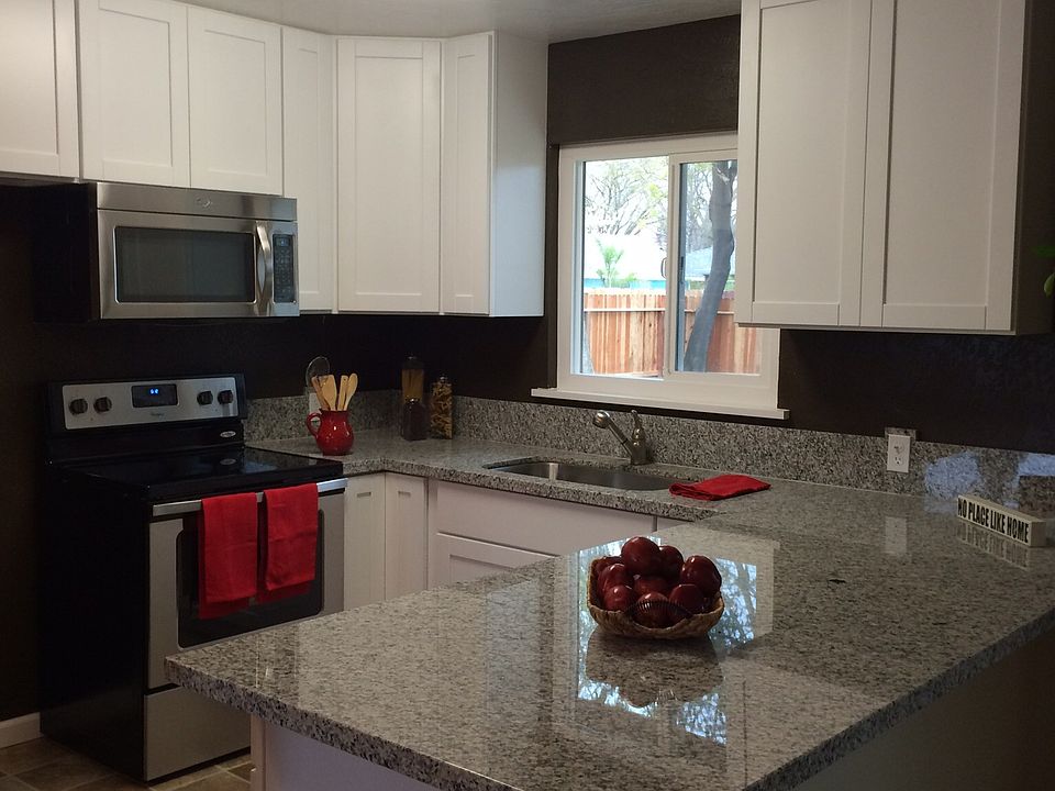 2nd image of 1706 Locke Rd