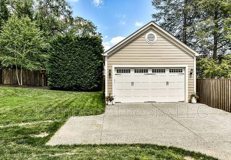 2453 N Jefferson St — Photo 45
