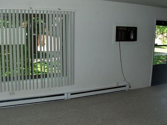 5th image of 1S249 Windsor Ln