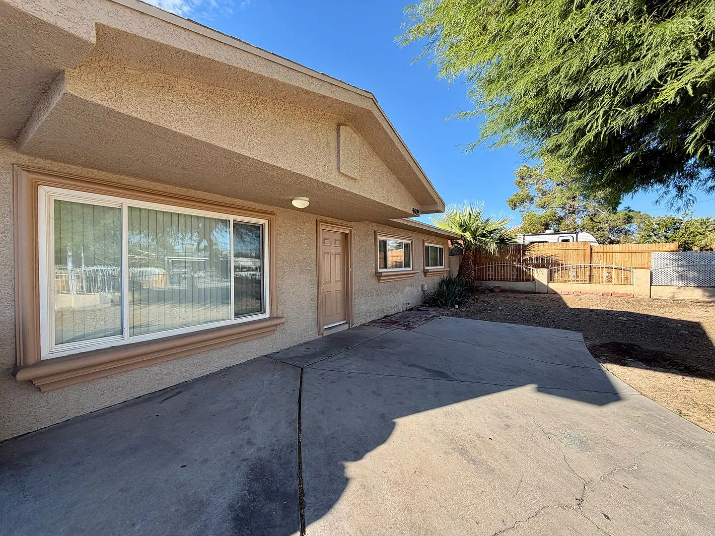 4 bedroom, no HOA — Photo 3