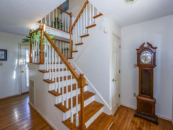 4th image of 421 France Ln