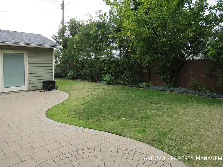 1165 Leonard Ave — Photo 25