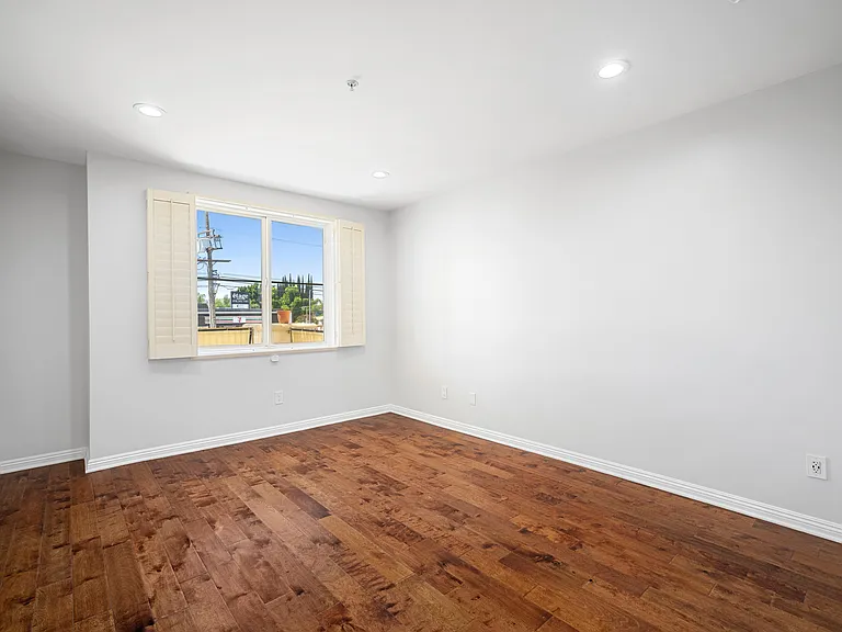 6800 Corbin Ave #106 — Photo 15
