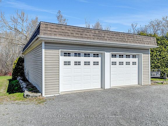 3rd image of 1099 Old Montreal Rd