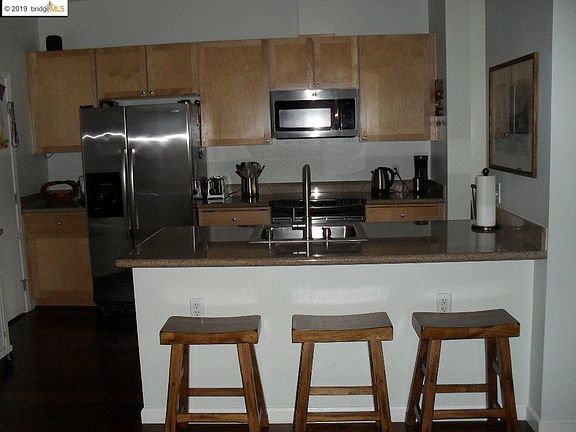 5th image of 633 Black Diamond St