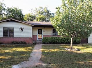 507 W Hall St, Bangs, TX 76823