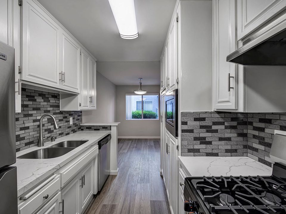 One Bedroom Kitchen
