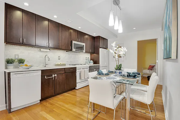 Sold by Compass | media 22