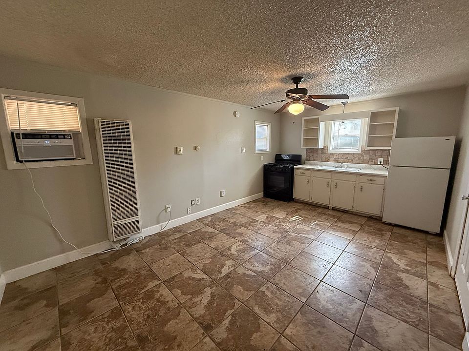 2nd image of 2607 43rd St #2607