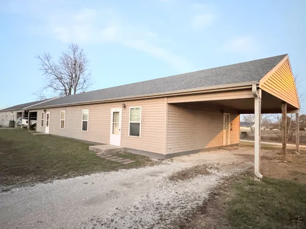 365 Ivyl Davis Rd APT B, Seymour, MO 65746