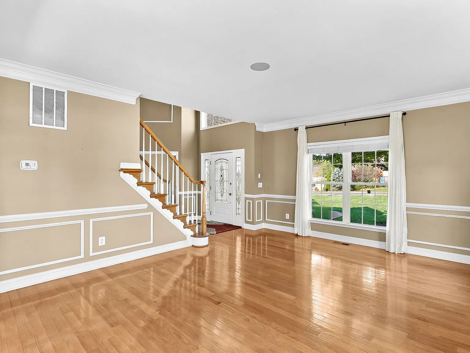4 bed, 3.5 bath, 3488 sqft, $3,400 — Photo 4