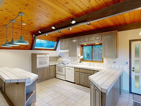 3rd image of 17717 Rainbow Rock Rd