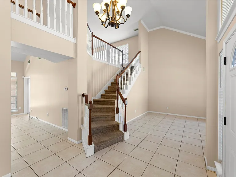 1723 Monvale Ln — Photo 2