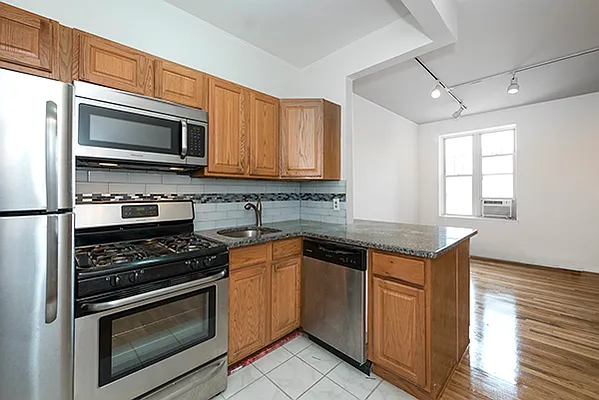 Rented by Perry Associates NYC Inc | media 27