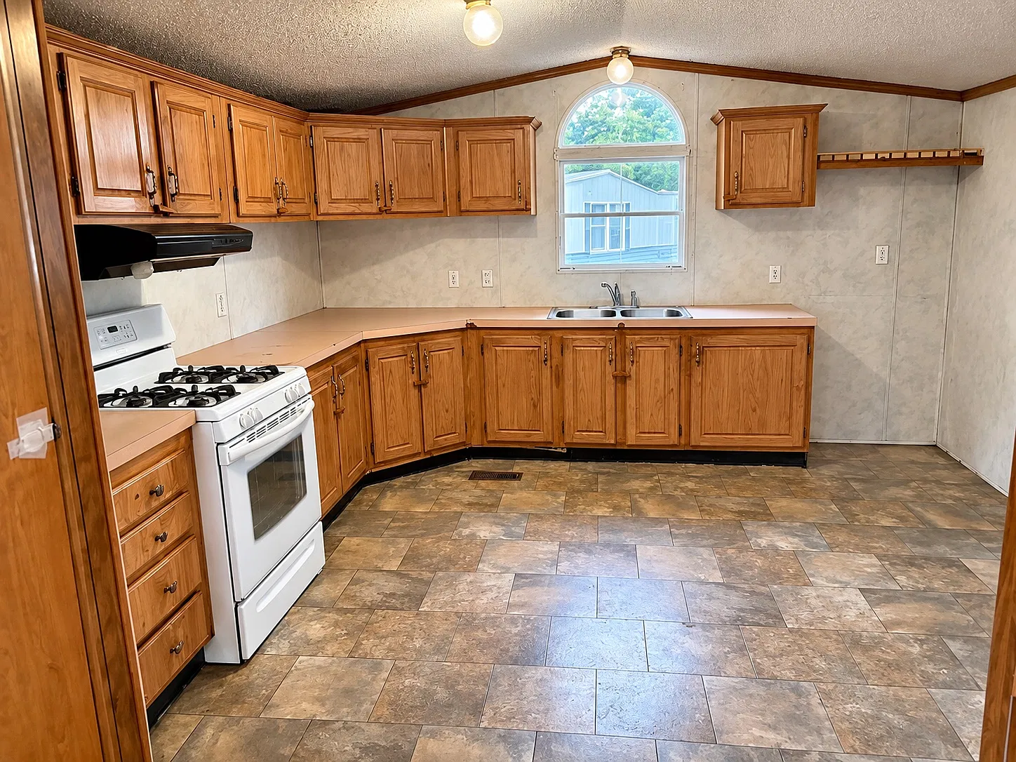 2 bed, 924 sqft, $1,400 — Photo 3