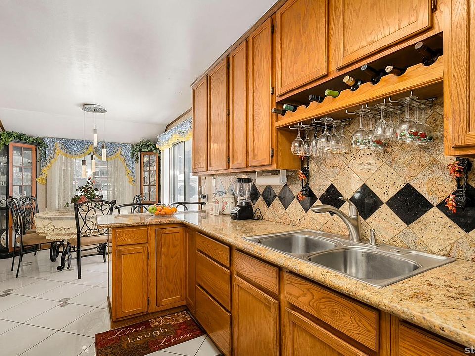 1st image of 2480 Palmira Ave